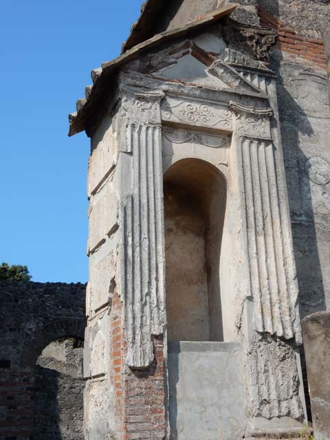 VIII.7.28 Pompeii.  May 2006. Niche in north wall.