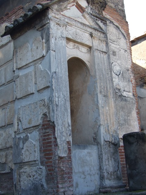 VIII.7.28 Pompeii.  March 2009. Doorways in south wall of Colonnade, leading to the priest�s dwelling rooms.
