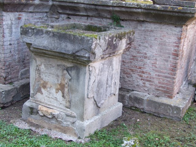 VIII.7.28 Pompeii.  March 2009. East wall of Priest�s Dining room.