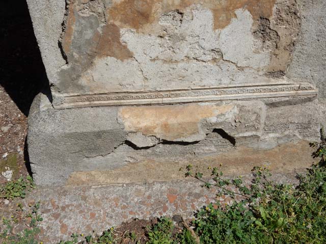 VIII.7.28 Pompeii.  March 2009. West wall of Priest�s Dining room.