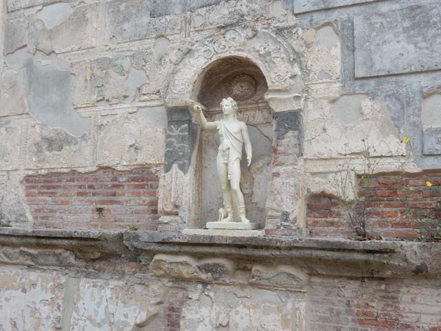 VIII.7.28 Pompeii. 1854. Painting of statue of Isis. See Niccolini F, 1854. Le case ed i monumenti di Pompei: Volume Primo. Napoli. (Tav. VI).