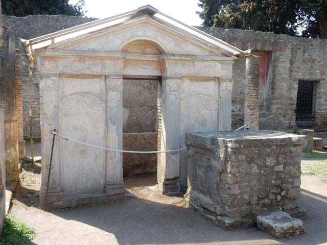 VIII.7.28 Found in Temple of Isis or Tempio di Iside. Found in portico. Now in Naples Archaeological Museum.