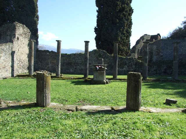 VIII.7.29 Pompeii. September 2005. Looking south west from entrance.