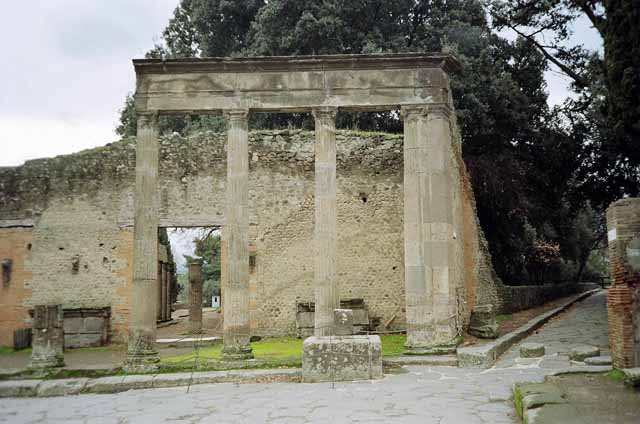 VIII.7.30 Pompeii. September 2005. Looking in to Triangular Forum.