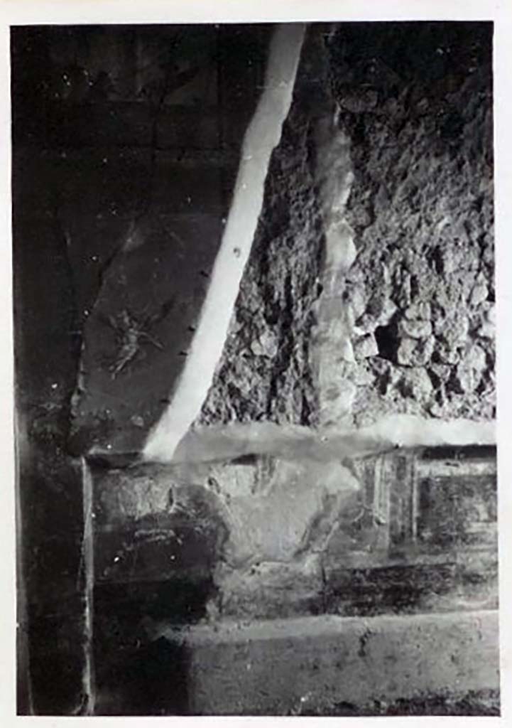 IX.1.7 Pompeii. Pre-1943. North wall of triclinium with painted plaster in recess.
Photo by Tatiana Warscher.
According to Warscher, on the left side panel the figure of Nike was preserved.
See Warscher, T. Codex Topographicus Pompeianus, IX.1. (1943), Swedish Institute, Rome. (no.35), p. 66.