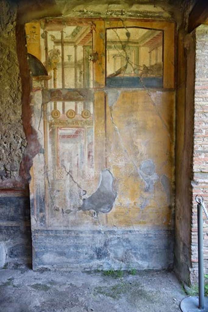 IX.1.7 Pompeii. April 2018. North-east corner of triclinium with painted decoration.
Photo courtesy of Ian Lycett-King.
Use is subject to Creative Commons Attribution-NonCommercial License v.4 International.
