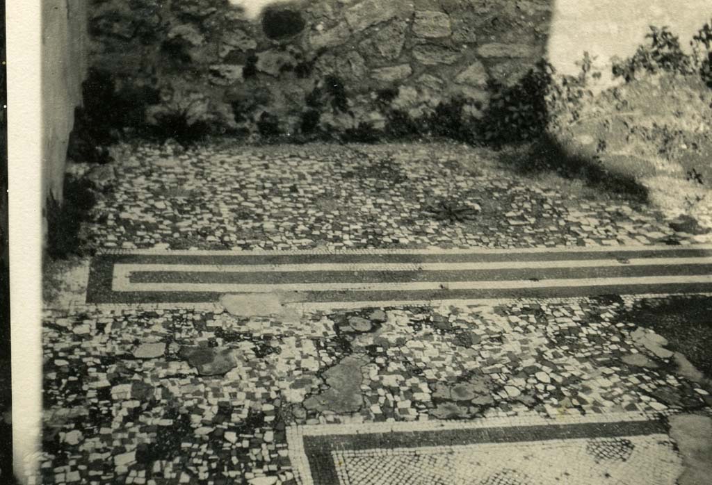 IX.2.27 Pompeii. 1903. Looking east across cubiculum mosaic flooring in room on east side of atrium.
Photo by Esther Boise Van Deman (c) American Academy in Rome. VD_Archive_Ph_223.insule