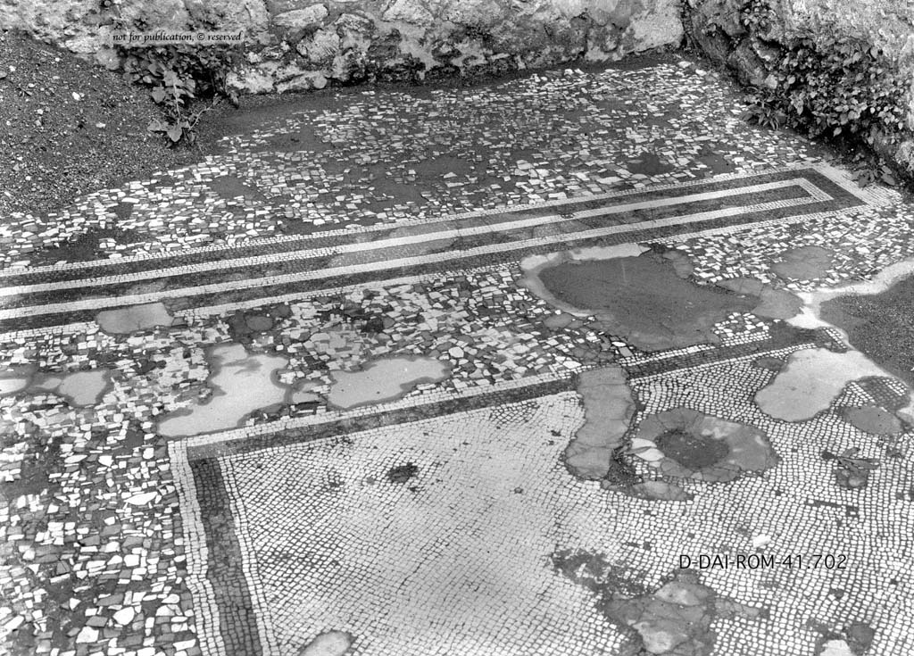 IX.2.27 Pompeii. c.1930. Mosaic flooring in cubiculum on east side of atrium.
DAIR 41.702. Photo © Deutsches Archäologisches Institut, Abteilung Rom, Arkiv.
See Pernice, E. 1938. Pavimente und Figürliche Mosaiken: Die Hellenistische Kunst in Pompeji, Band VI. Berlin: de Gruyter, (tav. 34,3, above.)