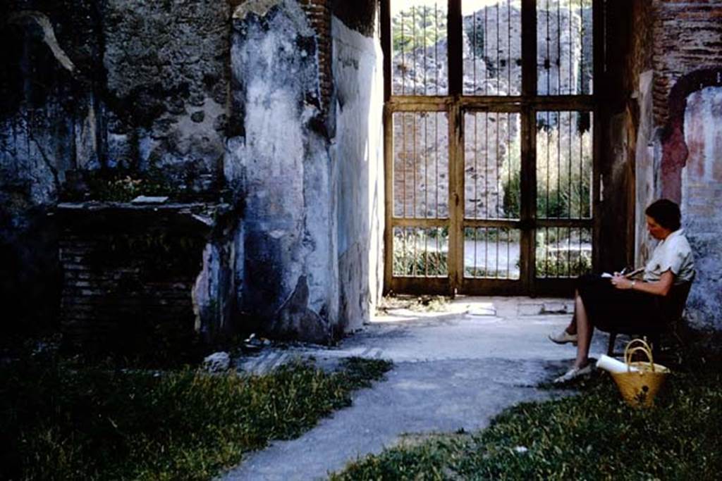 IX.3.5 Pompeii. 1964. Room 3, Looking west to entrance doorway, and altar in south-west corner of atrium. Photo by Stanley A. Jashemski.
Source: The Wilhelmina and Stanley A. Jashemski archive in the University of Maryland Library, Special Collections (See collection page) and made available under the Creative Commons Attribution-Non Commercial License v.4. See Licence and use details.
J64f1580