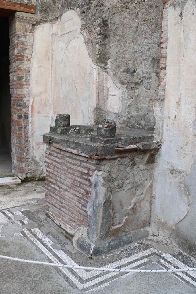 IX.3.5 Pompeii. September 2018.
Room 3, looking towards altar in south-west corner of atrium. Photo courtesy of Aude Durand.