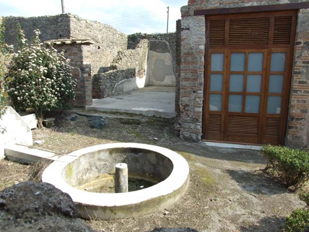 IX.3.5 Pompeii. March 2009. View of garden from room 18, through window.
