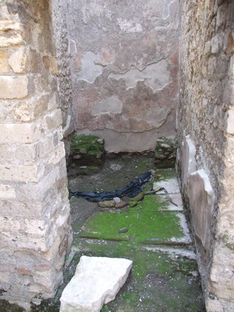 IX.3.5 Pompeii. March 2009. Room 8, doorway to latrine. Looking west.