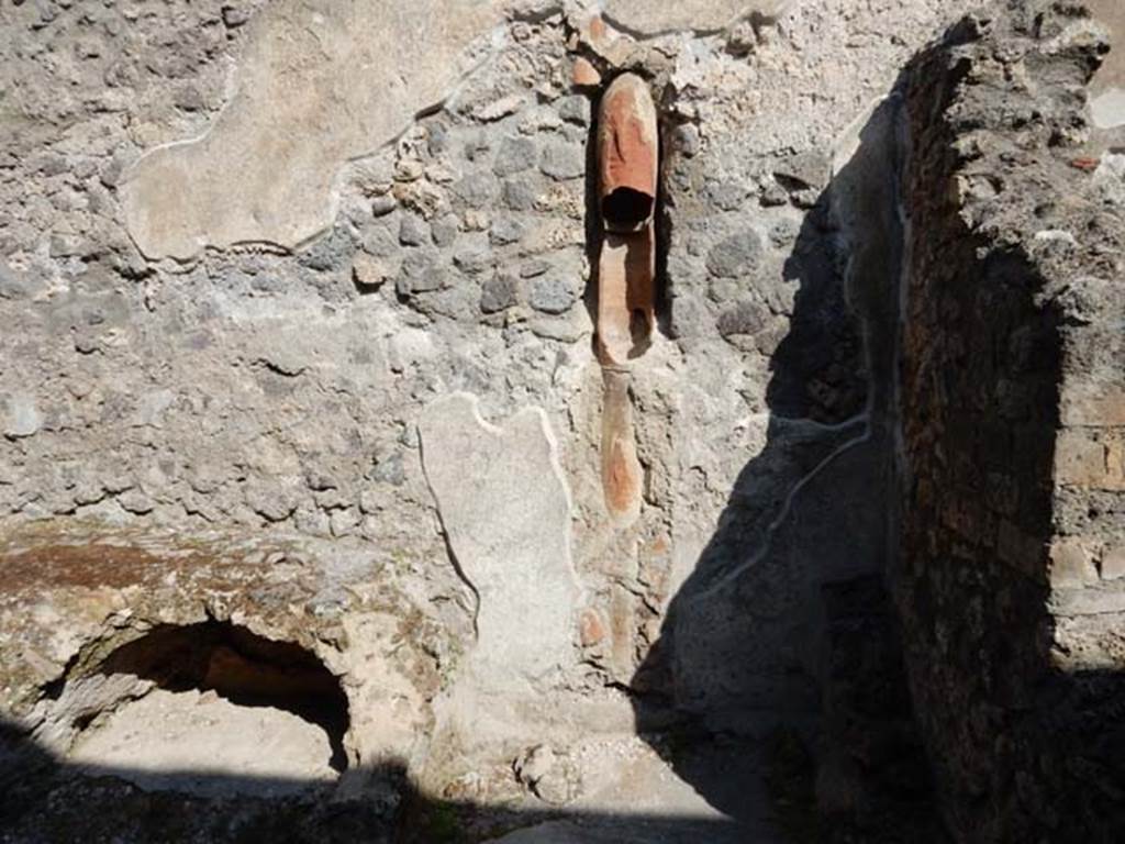 IX.3.5 Pompeii. May 2015. Room 9, north wall. Photo courtesy of Buzz Ferebee.