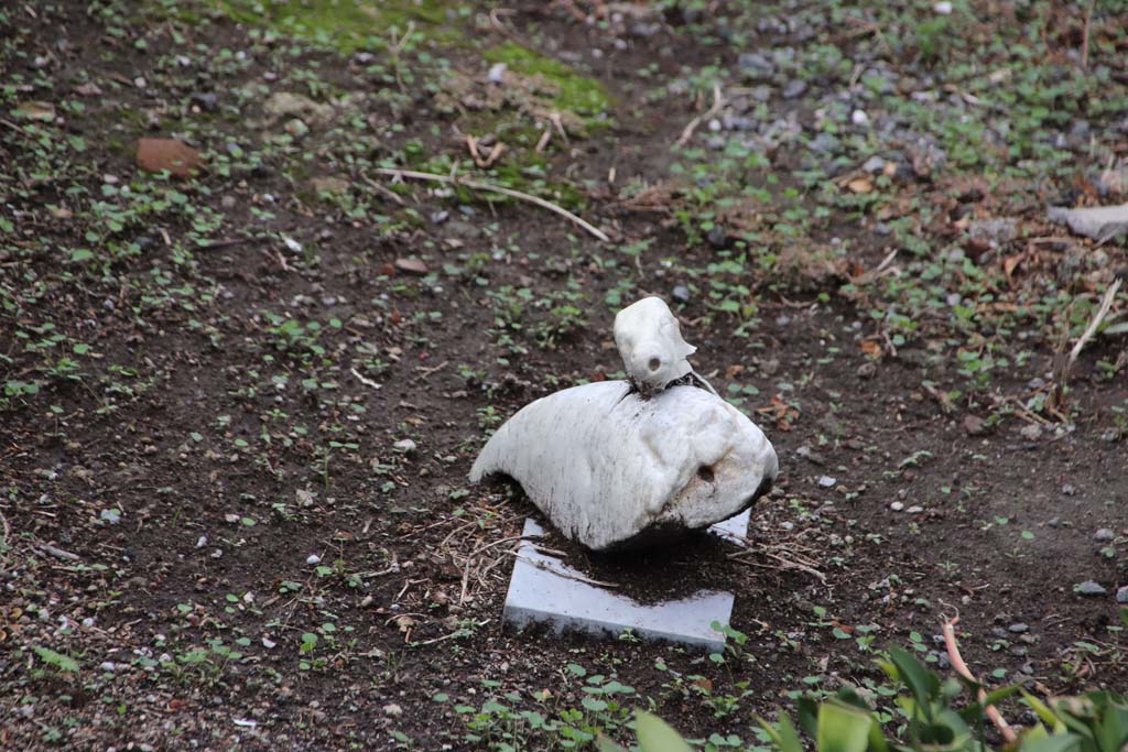 IX.3.5 Pompeii. October 2020. Statuette in garden area. Photo courtesy of Klaus Heese.