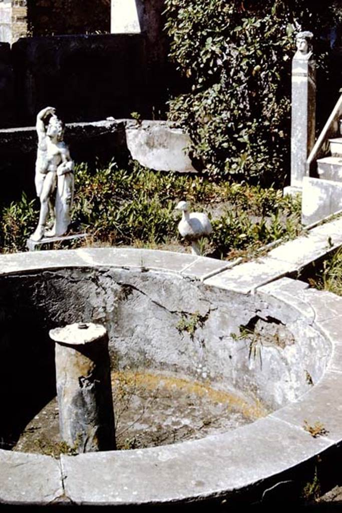 IX.3.5 Pompeii. 1966. Room 26, garden area with statues in situ. Photo by Stanley A. Jashemski.
Source: The Wilhelmina and Stanley A. Jashemski archive in the University of Maryland Library, Special Collections (See collection page) and made available under the Creative Commons Attribution-Non Commercial License v.4. See Licence and use details.
J66f0284