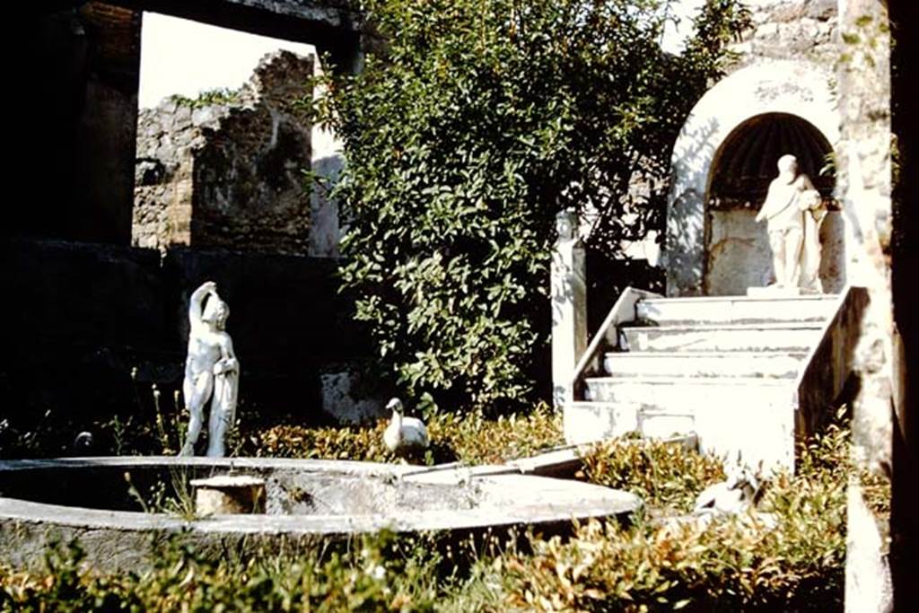 IX.3.5 Pompeii. 1959. Room 26, looking north-east across garden area with statues, in situ.
Photo by Stanley A. Jashemski.
Source: The Wilhelmina and Stanley A. Jashemski archive in the University of Maryland Library, Special Collections (See collection page) and made available under the Creative Commons Attribution-Non Commercial License v.4. See Licence and use details.
J59f0372