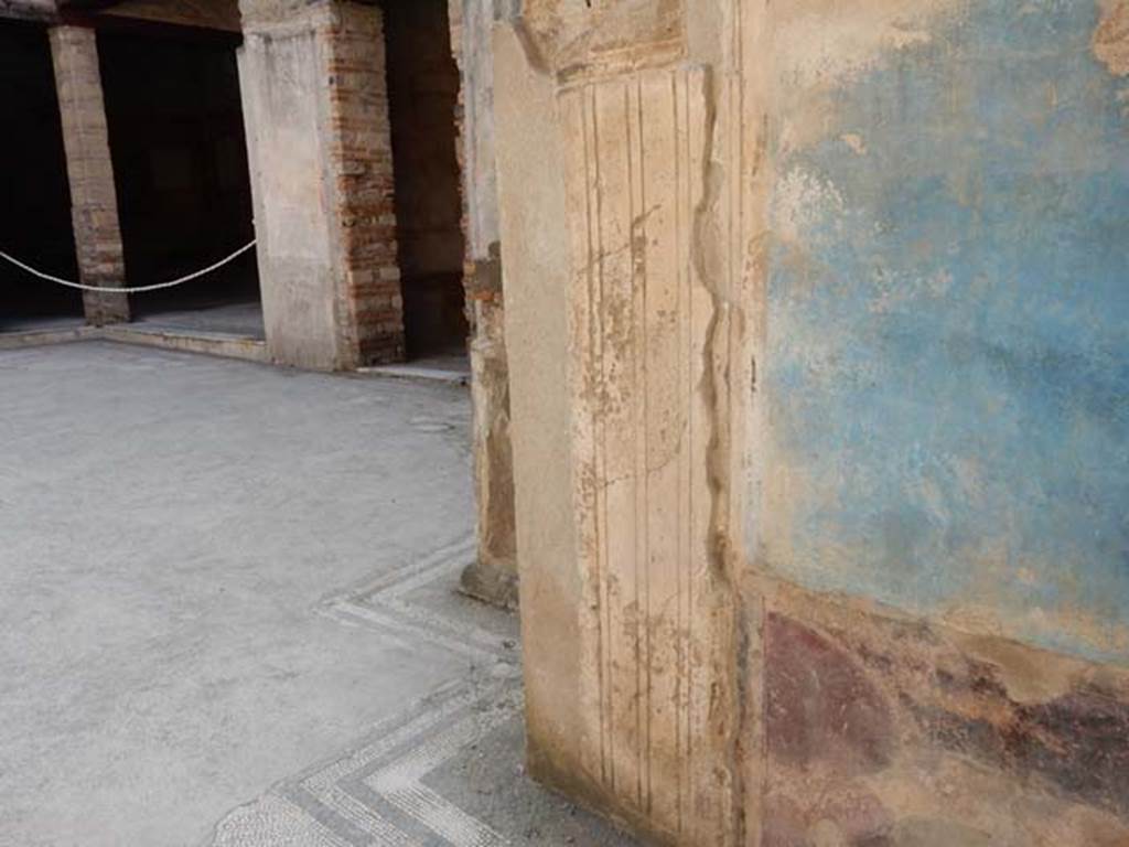 IX.3.5 Pompeii. May 2015. Room 1, decorative plaster at east end of south side of entrance fauces. Photo courtesy of Buzz Ferebee.