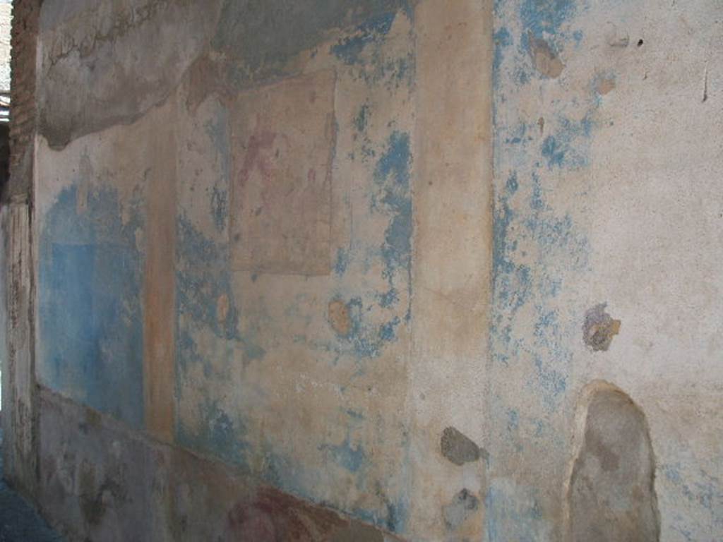 IX.3.5 Pompeii. May 2005. Room 1. South side of entrance fauces.