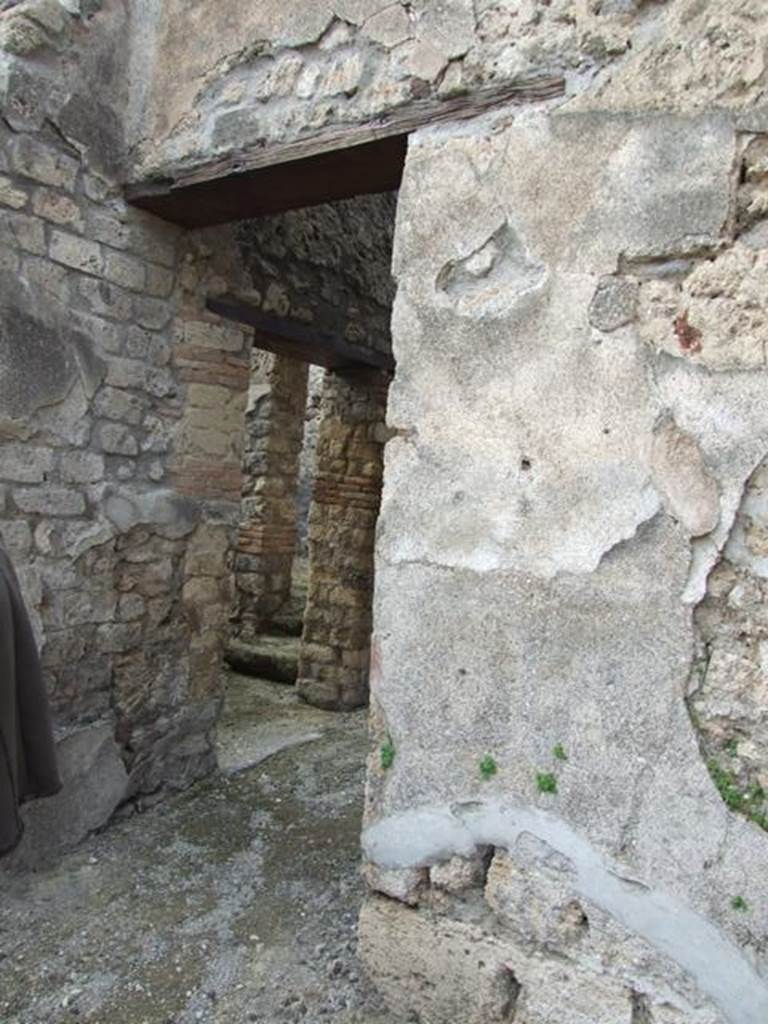 IX.3.15 Pompeii. March 2009. Doorway to room 7. Corridor, with door to room 5