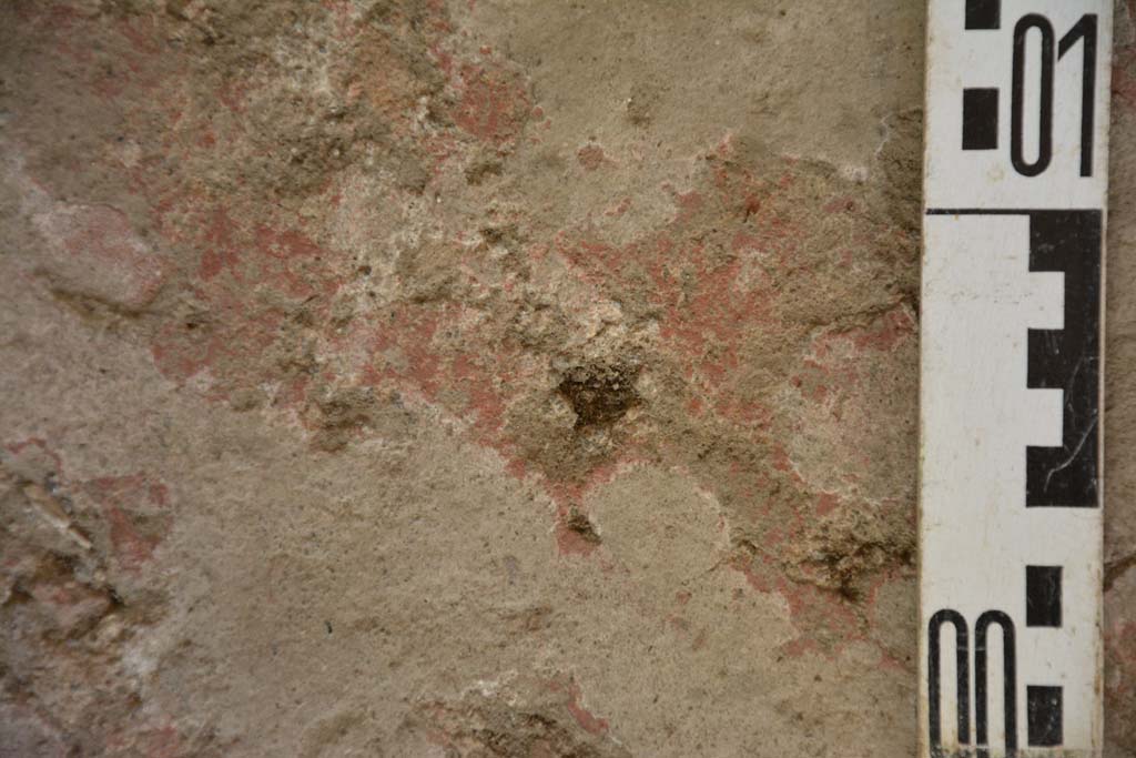 IX.5.11 Pompeii. May 2017. Room f, detail of flooring – a red plastered cocciopesto floor
Foto Christian Beck, ERC Grant 681269 DÉCOR.