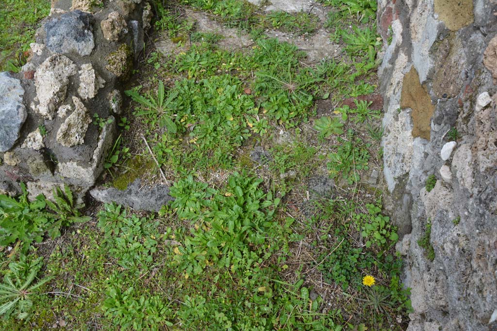IX.5.18 Pompeii. March 2018. Room “k”, doorway threshold.
Foto Annette Haug, ERC Grant 681269 DÉCOR.