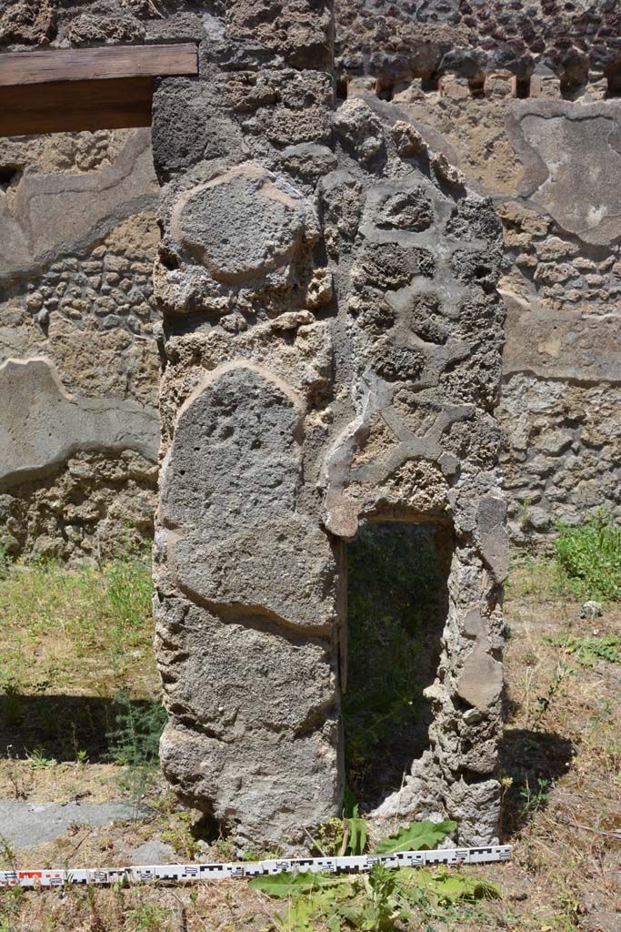 IX.5.18 Pompeii. May 2017. Room “q”, north wall between room “s”, and room “r”.
Foto Christian Beck, ERC Grant 681269 DÉCOR.