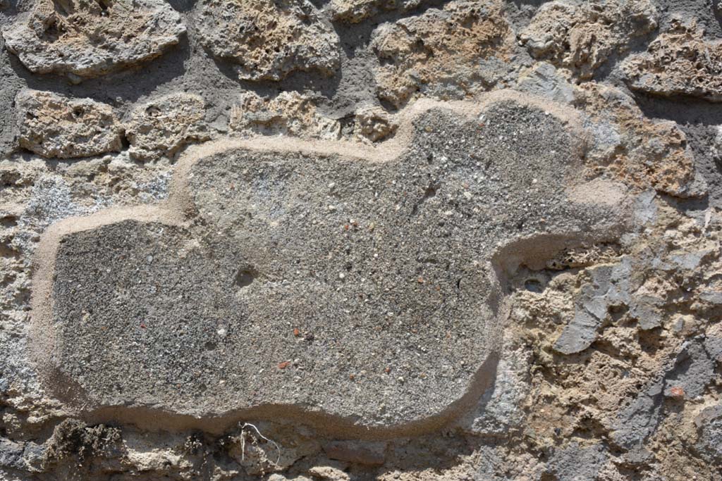 IX.5.18 Pompeii. May 2017. Room “q”, detail of remaining stucco on east side of doorway to room “r”.
Foto Christian Beck, ERC Grant 681269 DÉCOR.