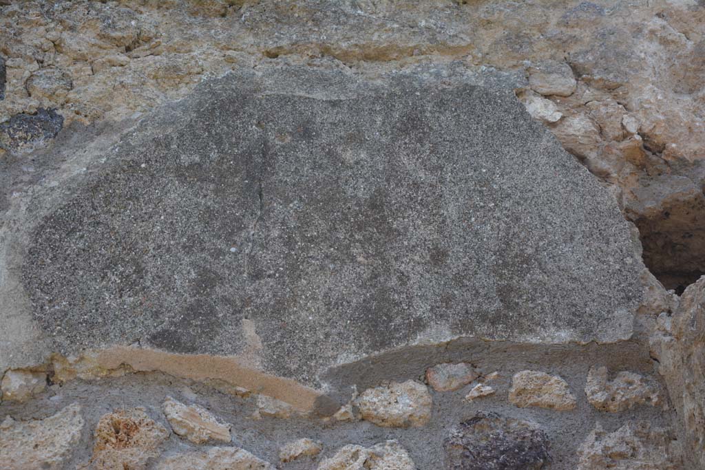 IX.5.18 Pompeii. May 2017. Room “q”, upper south wall with remaining stucco decoration above doorway to room “u”.
Foto Christian Beck, ERC Grant 681269 DÉCOR.