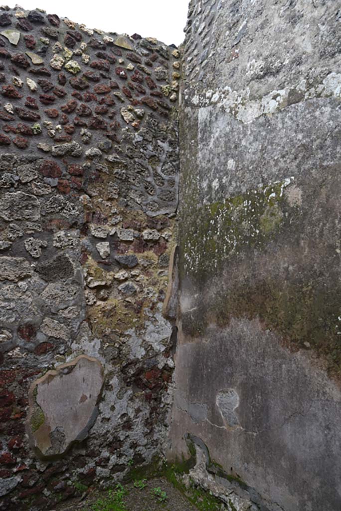 IX.5.18 Pompeii. March 2018. Room “u”, south-east corner.
Foto Annette Haug, ERC Grant 681269 DÉCOR.