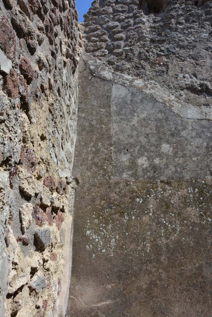 IX.5.18 Pompeii. May 2017. Room u, upper south wall in south-east corner.
Foto Christian Beck, ERC Grant 681269 DÉCOR.