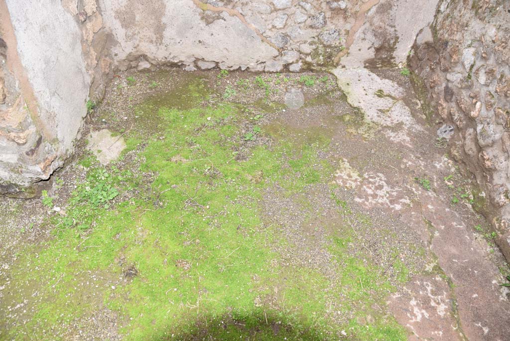 IX.5.18 Pompeii. March 2018. Room “t”, looking west across flooring.
Foto Annette Haug, ERC Grant 681269 DÉCOR.