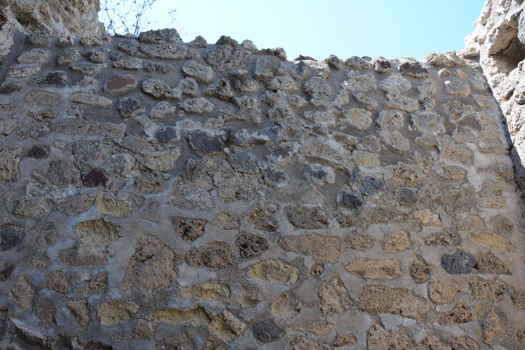 IX.5.18 Pompeii. May 2017. Room t, upper north wall at east end.
Foto Christian Beck, ERC Grant 681269 DÉCOR.