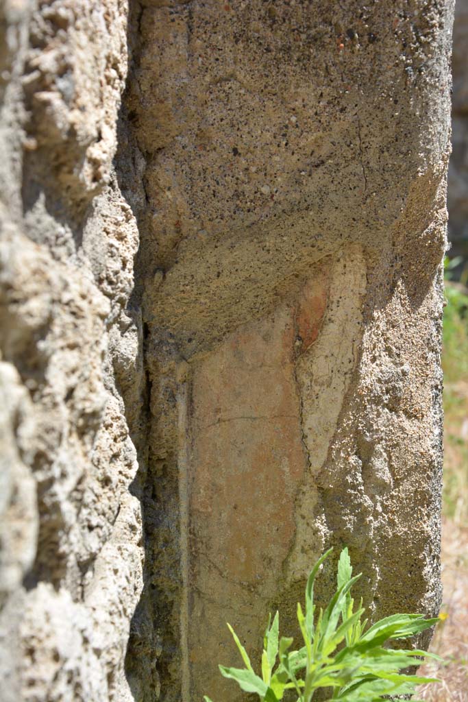 IX.5.18 Pompeii. May 2017. Room r, remaining decoration from pilaster in south-east corner.
Foto Christian Beck, ERC Grant 681269 DÉCOR.