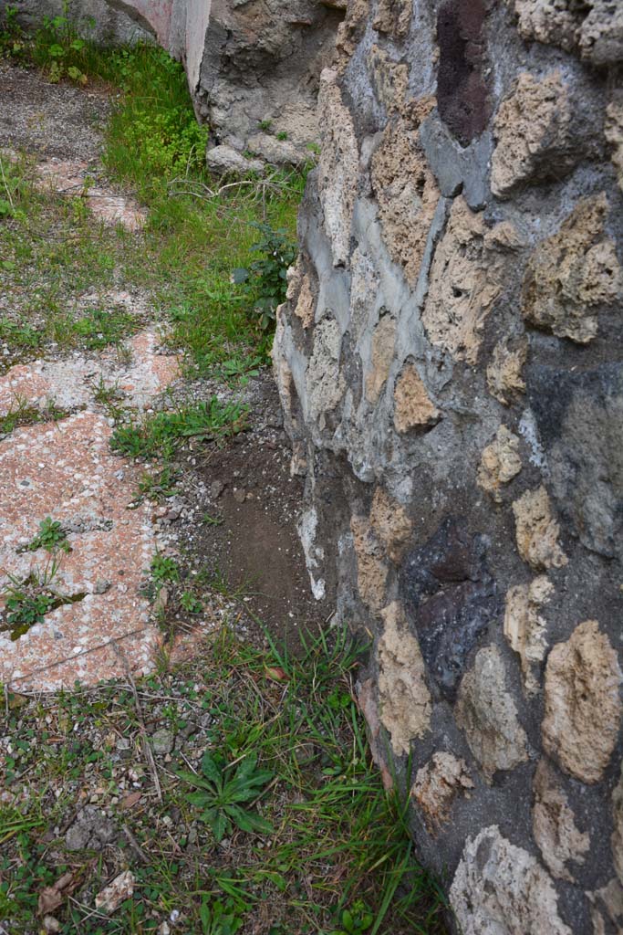 IX.5.18 Pompeii. March 2017.
Room p, looking north along east wall from doorway in corridor q.
Foto Christian Beck, ERC Grant 681269 DÉCOR.
