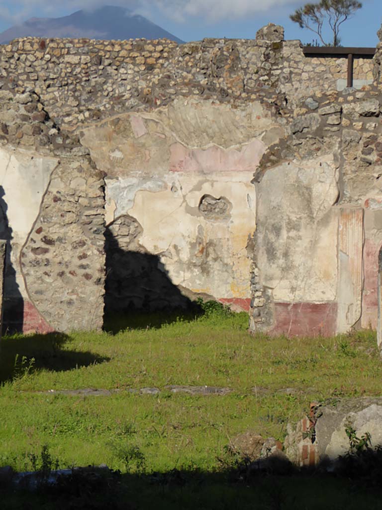 IX.5.18 Pompeii. January 2017. Looking north from east side of atrium/garden.
Foto Annette Haug, ERC Grant 681269 DÉCOR.