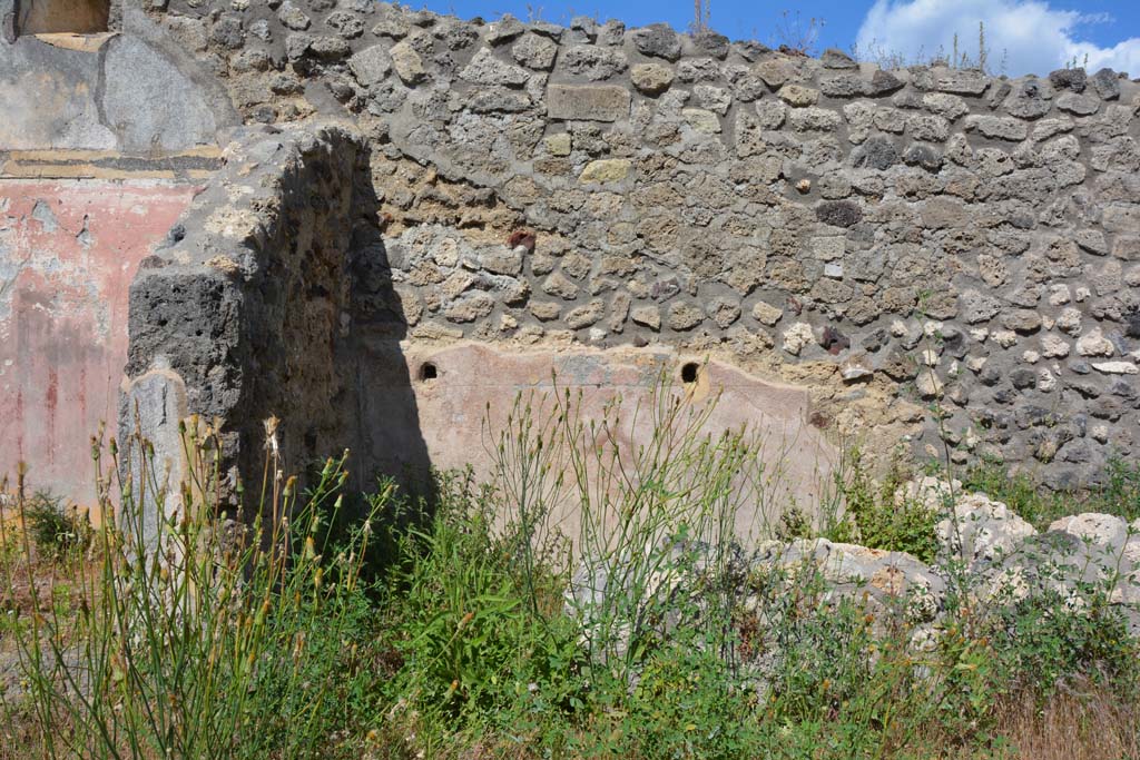 IX.5.18 Pompeii. May 2017.
Room m, looking east across room I (L), towards area of cupboard which would have been under the stairs, on right.
Foto Christian Beck, ERC Grant 681269 DÉCOR.