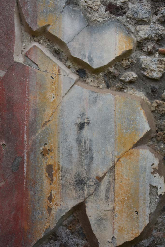 IX.5.18 Pompeii. March 2017.
Room o, painted decoration (probably a candelabra) on west wall at south end.
Foto Christian Beck, ERC Grant 681269 DÉCOR.