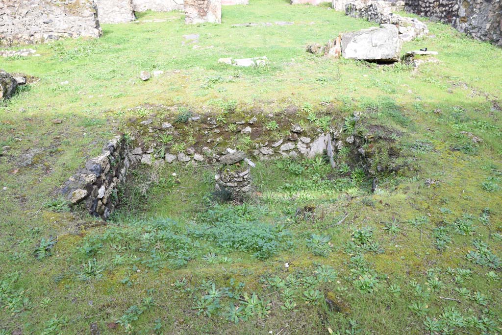 IX.5.18 Pompeii. March 2018. Atrium “b”, looking north across rectangular pool in atrium.
Foto Annette Haug, ERC Grant 681269 DÉCOR.

