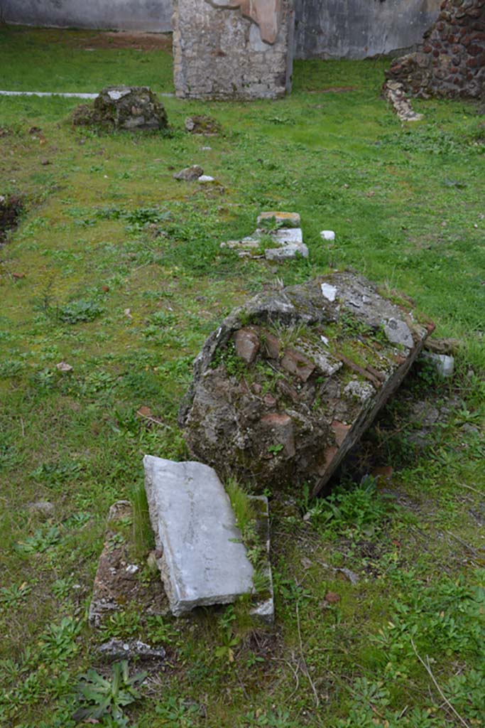 IX.5.18 Pompeii. March 2018. Atrium “b”, looking west along north side of pool.
Foto Annette Haug, ERC Grant 681269 DÉCOR.

