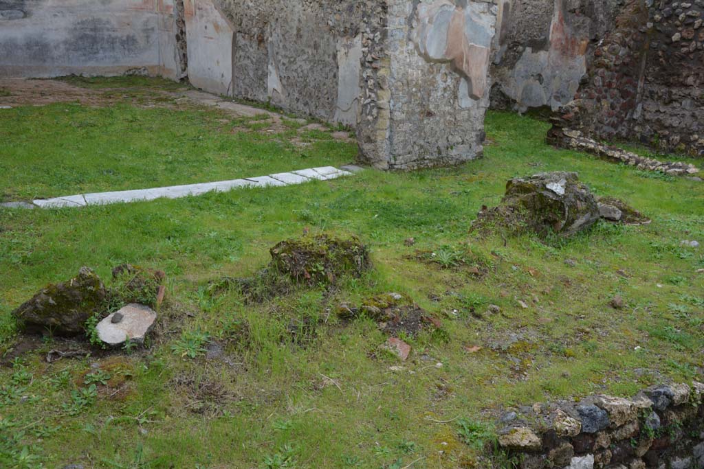 IX.5.18 Pompeii. March 2018. Atrium “b”, looking north-west from west side of pool.
Foto Annette Haug, ERC Grant 681269 DÉCOR.

