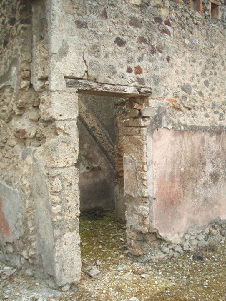 IX.5.18 Pompeii. May 2005. Room c. Small room on west side of entrance corridor with outline of stairs in wall.
