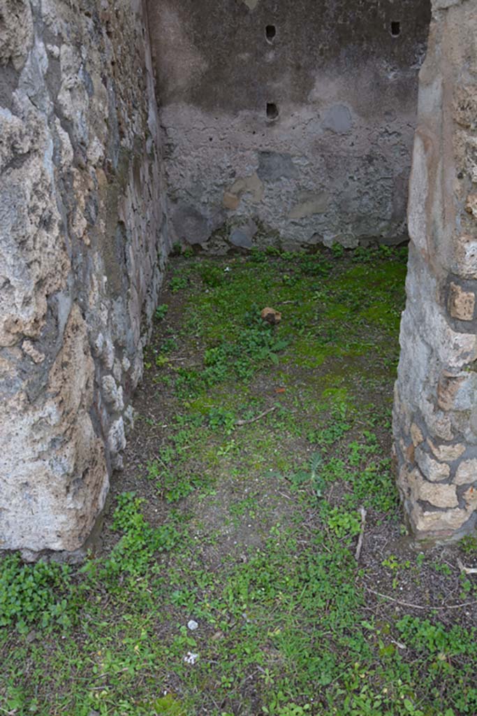 IX.5.18 Pompeii. March 2018. Room “c”, looking south across flooring through doorway.
Foto Annette Haug, ERC Grant 681269 DÉCOR.