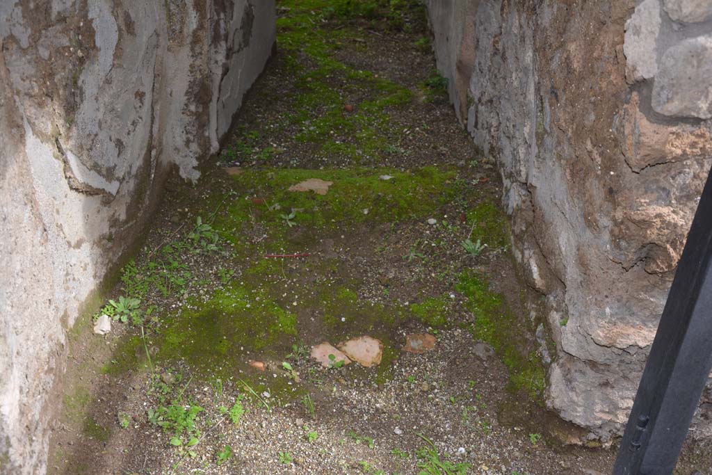 IX.5.18 Pompeii. March 2018. Room “c”, looking east along flooring at base of stairs to upper floor.
Foto Annette Haug, ERC Grant 681269 DÉCOR.