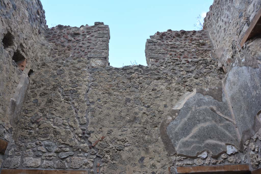 IX.5.18 Pompeii. May 2017. Room d, upper east wall.
Foto Christian Beck, ERC Grant 681269 DÉCOR.