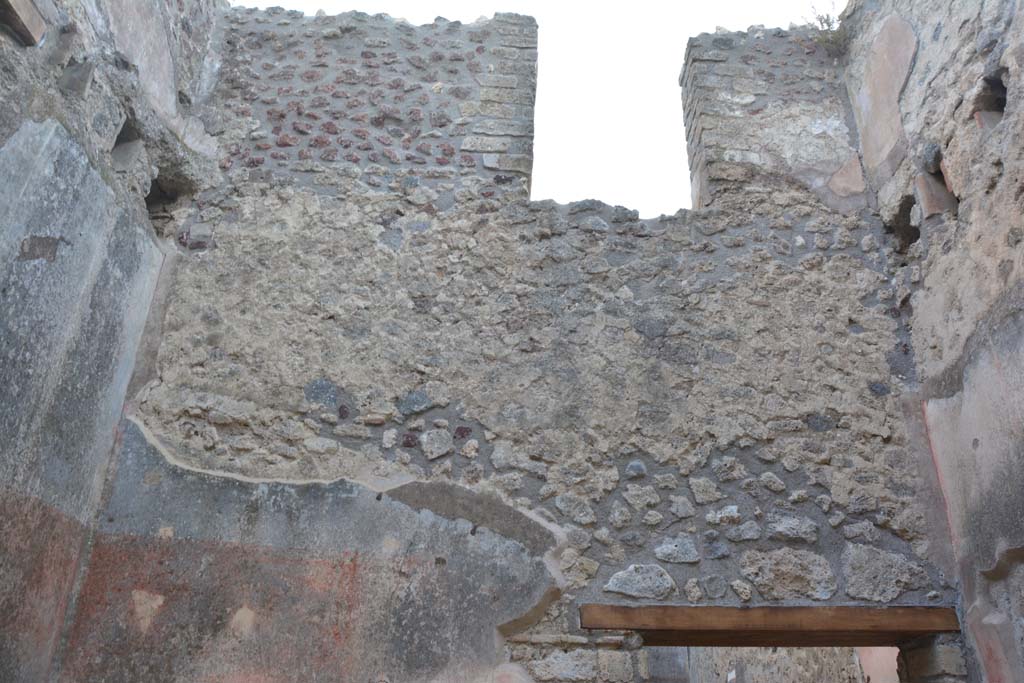 IX.5.18 Pompeii. May 2017. Room d, upper west wall.
Foto Christian Beck, ERC Grant 681269 DÉCOR.