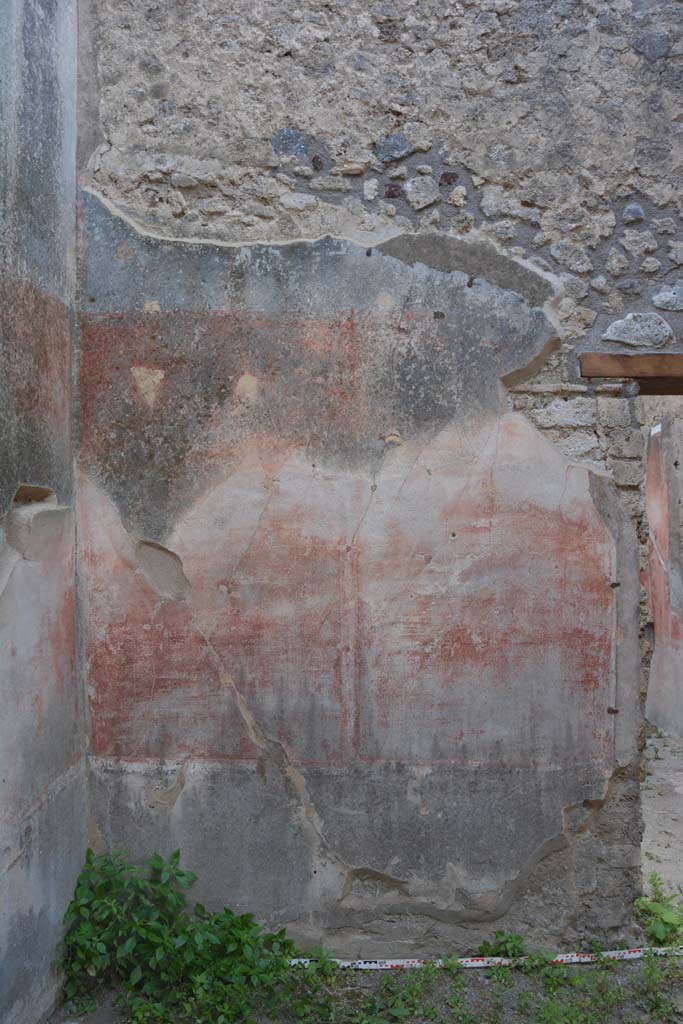 IX.5.18 Pompeii. May 2017. Room d, looking towards south end of west wall.
Foto Christian Beck, ERC Grant 681269 DÉCOR.
