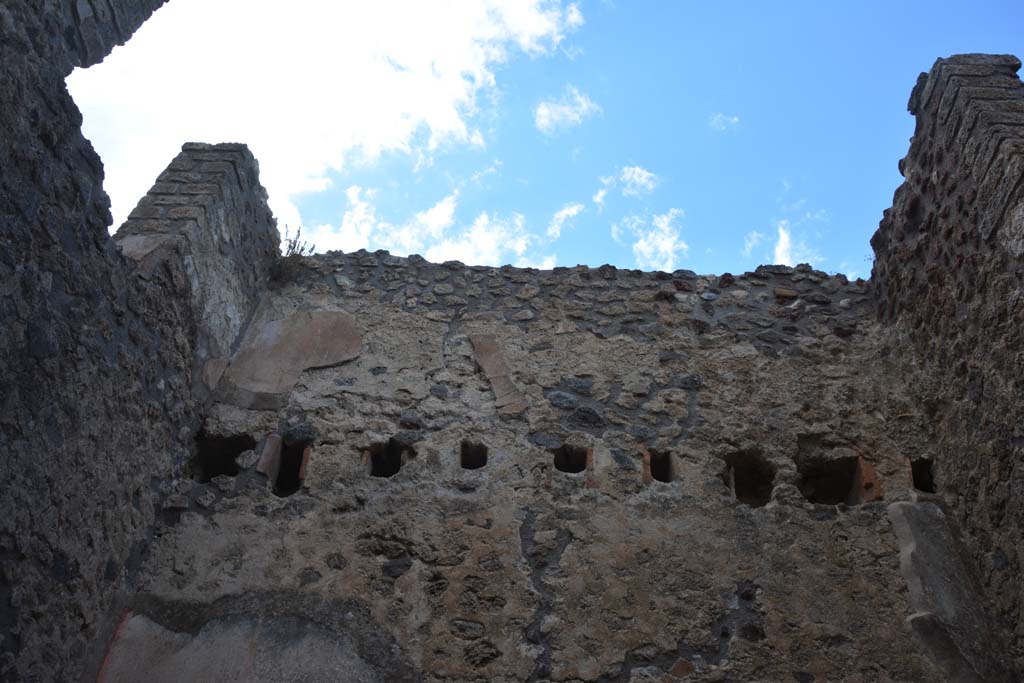IX.5.18 Pompeii. May 2017. Room d, upper north wall.
Foto Christian Beck, ERC Grant 681269 DÉCOR.
