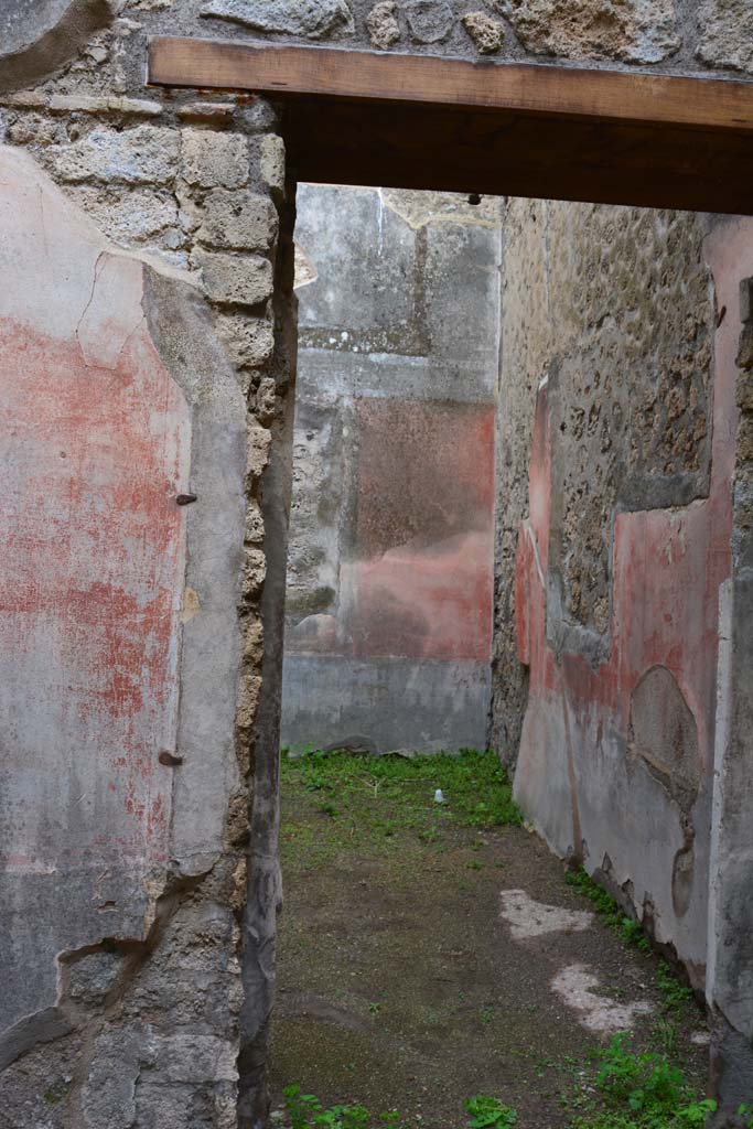 IX.5.18 Pompeii. March 2017. Room d, south side of doorway into room e.
Foto Christian Beck, ERC Grant 681269 DÉCOR.