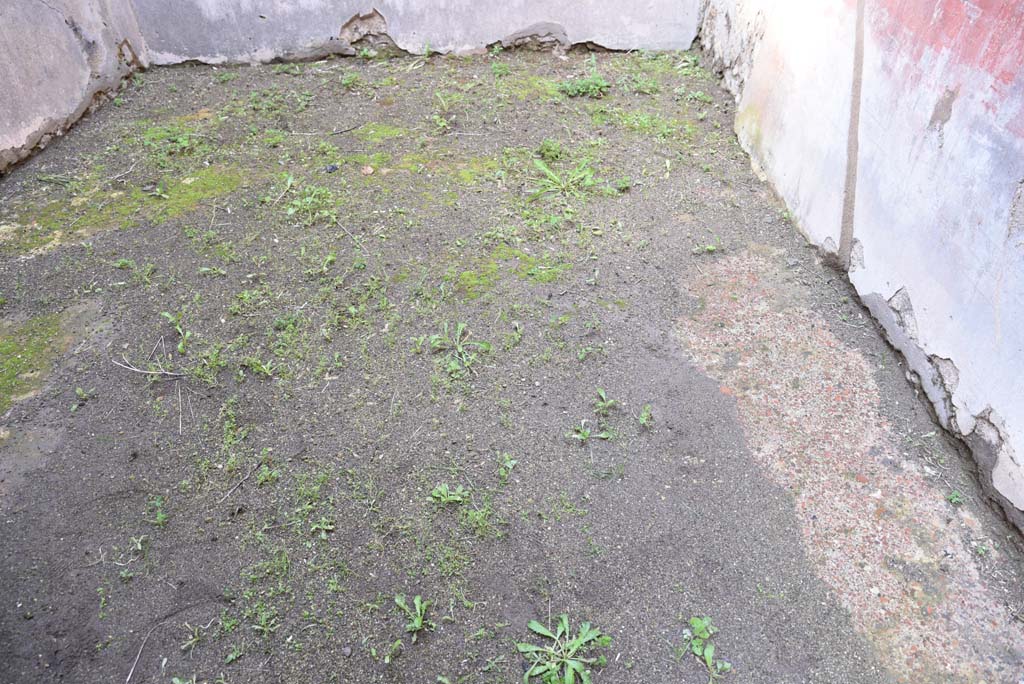 IX.5.18 Pompeii. March 2018. Room “e”, looking west across flooring.
Foto Annette Haug, ERC Grant 681269 DÉCOR.