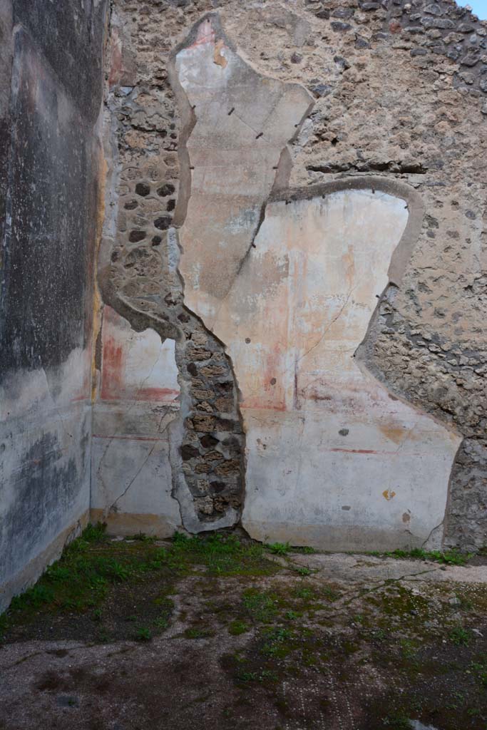 IX.5.18 Pompeii. March 2017. Room f, north wall in north-west corner.
Foto Christian Beck, ERC Grant 681269 DÉCOR.